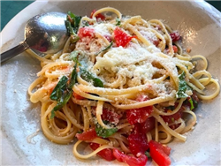 Best Summertime Pasta with Fresh Tomato, Basil, and Garlic